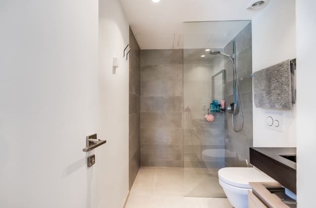 4 Zimmer Villa zu verkaufen in Marbella mit Pool Garage - 1.995.000 € (Ref: 9616370)