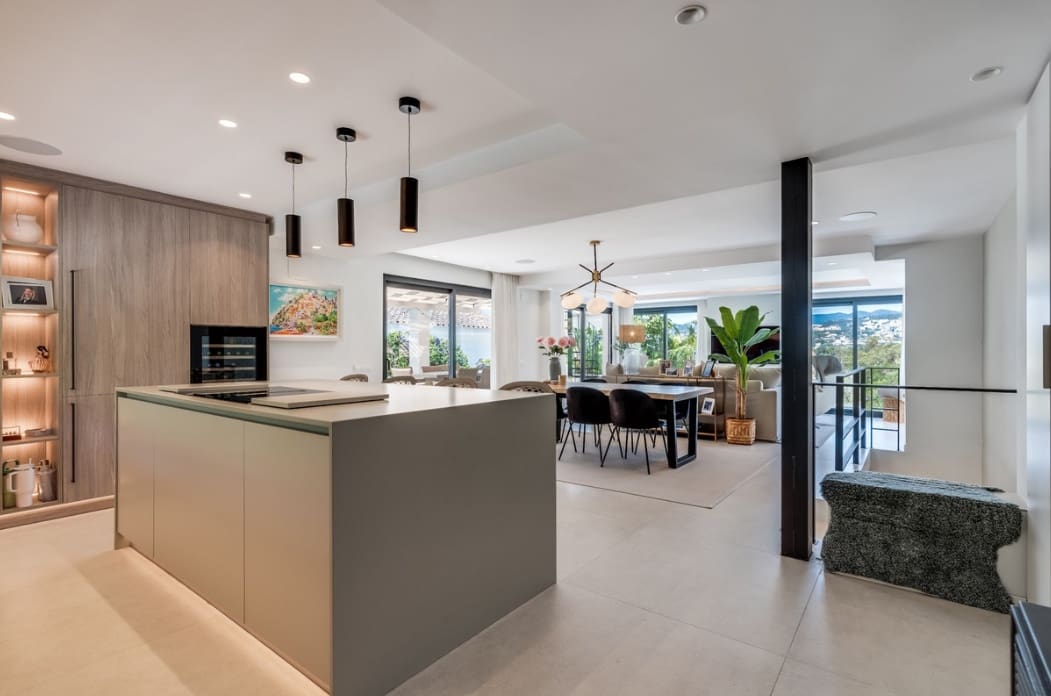 4 makuuhuone Huvila myytävänä paikassa Marbella mukana uima-altaan 
autotalli - 1 995 000 € (Ref: 9616370)