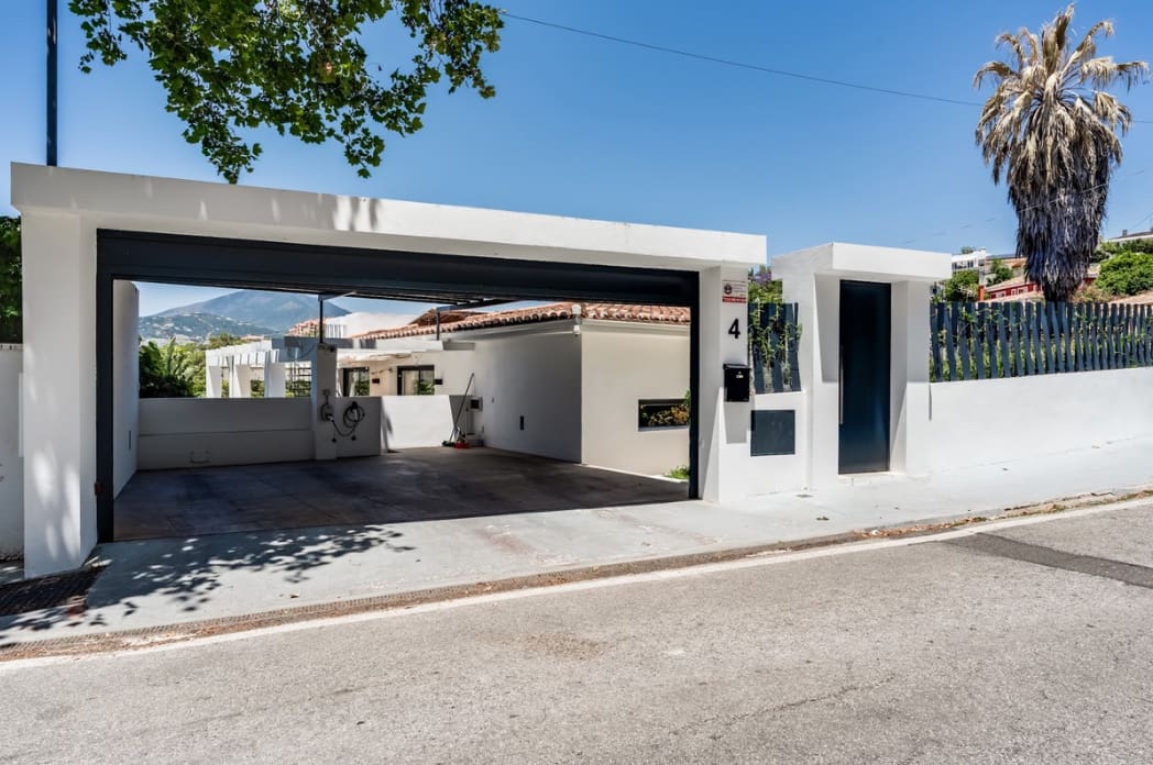 4 makuuhuone Huvila myytävänä paikassa Marbella mukana uima-altaan 
autotalli - 1 995 000 € (Ref: 9616370)