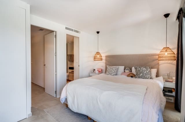 4 soverom Villa til salgs i Marbella med svømmebasseng garasje - € 1 895 000 (Ref: 9616370)
