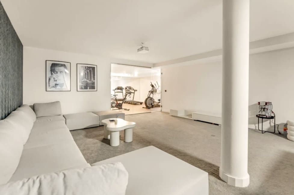 4 bedroom Villa for sale in Marbella with pool garage - € 1,895,000 (Ref: 9616371)