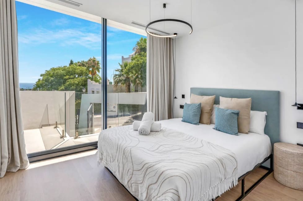 4 bedroom Villa for sale in Marbella with pool garage - € 1,895,000 (Ref: 9616371)