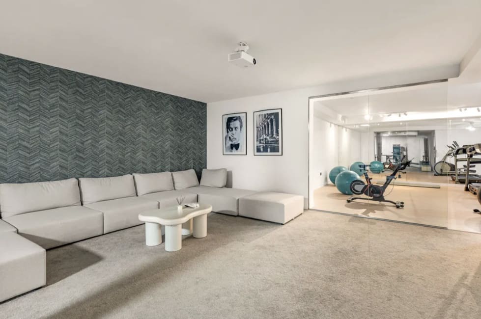 4 bedroom Villa for sale in Marbella with pool garage - € 1,895,000 (Ref: 9616371)