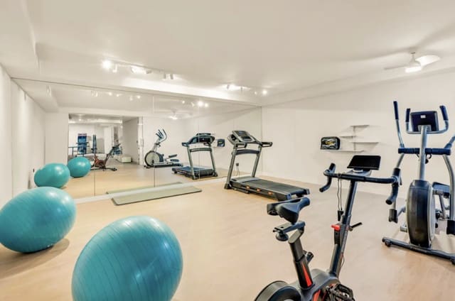 4 soveværelse Villa til salg i Marbella med swimmingpool garage - € 1.895.000 (Ref: 9616371)