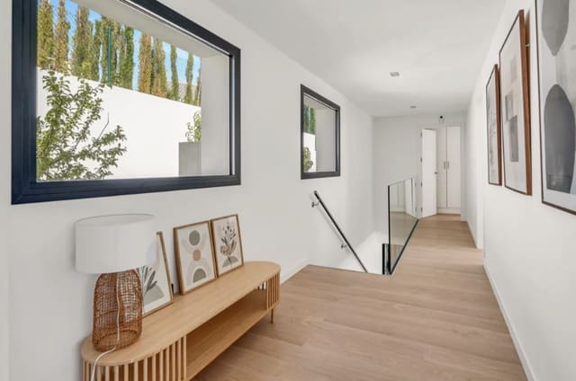 4 soveværelse Villa til salg i Marbella med swimmingpool garage - € 1.895.000 (Ref: 9616371)