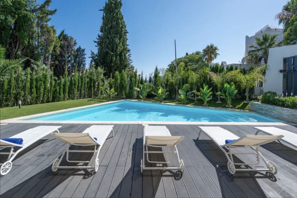 4 bedroom Villa for sale in Marbella with pool garage - € 1,895,000 (Ref: 9616371)