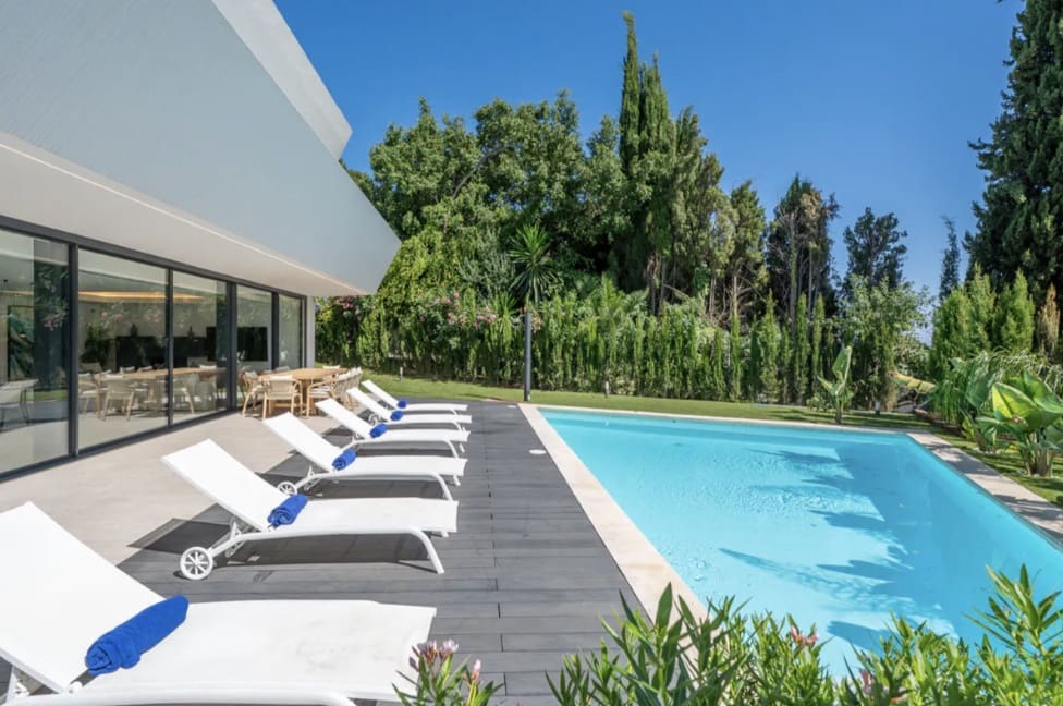 4 bedroom Villa for sale in Marbella with pool garage - € 1,895,000 (Ref: 9616371)