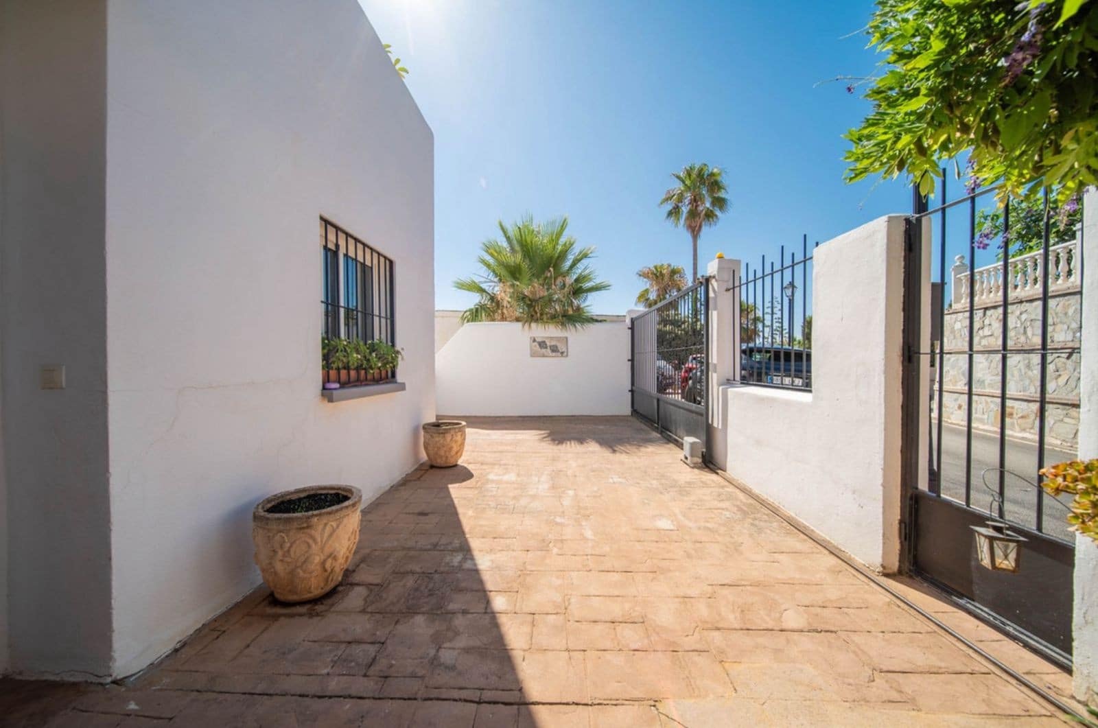 3 bedroom Villa for sale in Fuengirola with pool - € 499,000 (Ref: 9616372)