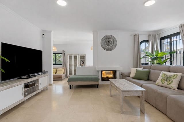 3 bedroom Villa for sale in La Duquesa / Puerto de la Duquesa, Manilva with pool garage - € 540,000 (Ref: 9616373)