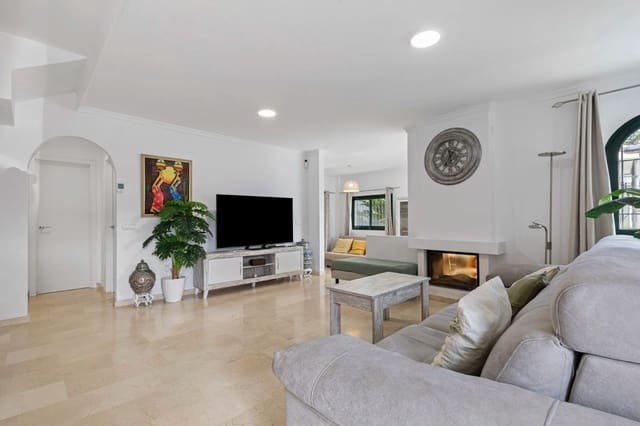 3 bedroom Villa for sale in La Duquesa / Puerto de la Duquesa, Manilva with pool garage - € 540,000 (Ref: 9616373)