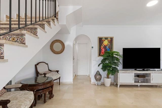 3 bedroom Villa for sale in La Duquesa / Puerto de la Duquesa, Manilva with pool garage - € 540,000 (Ref: 9616373)