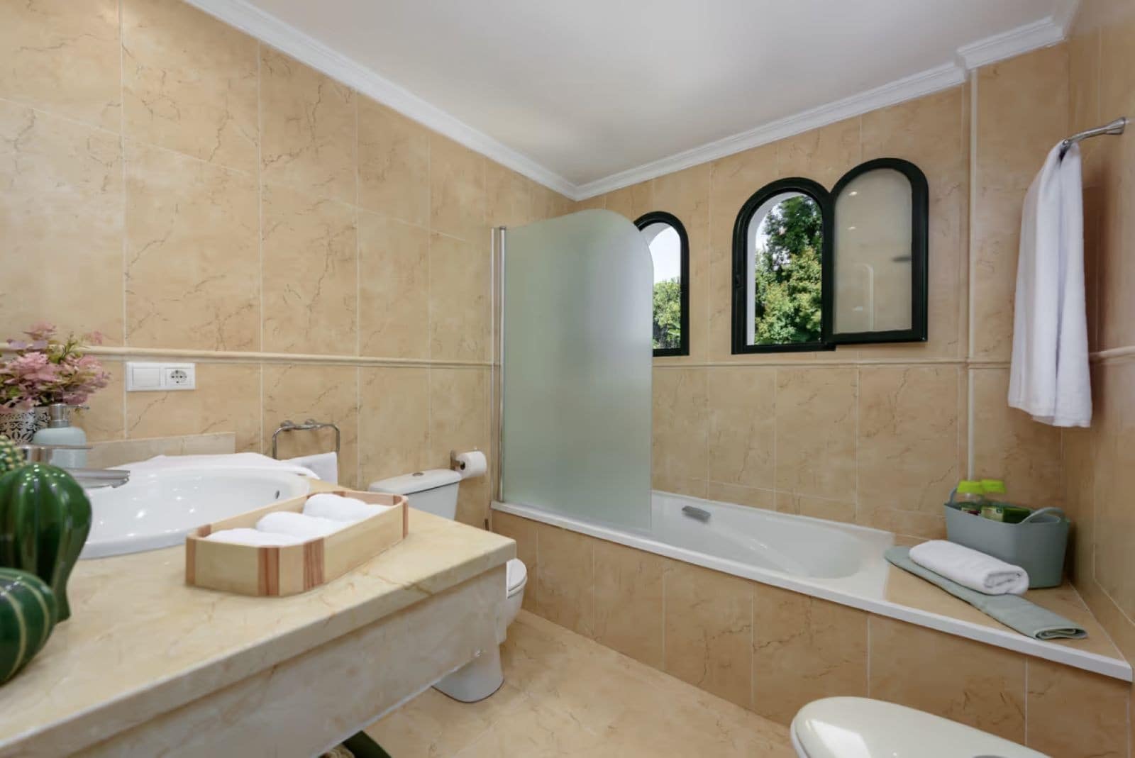 3 bedroom Villa for sale in La Duquesa / Puerto de la Duquesa with pool garage - € 540,000 (Ref: 9616373)