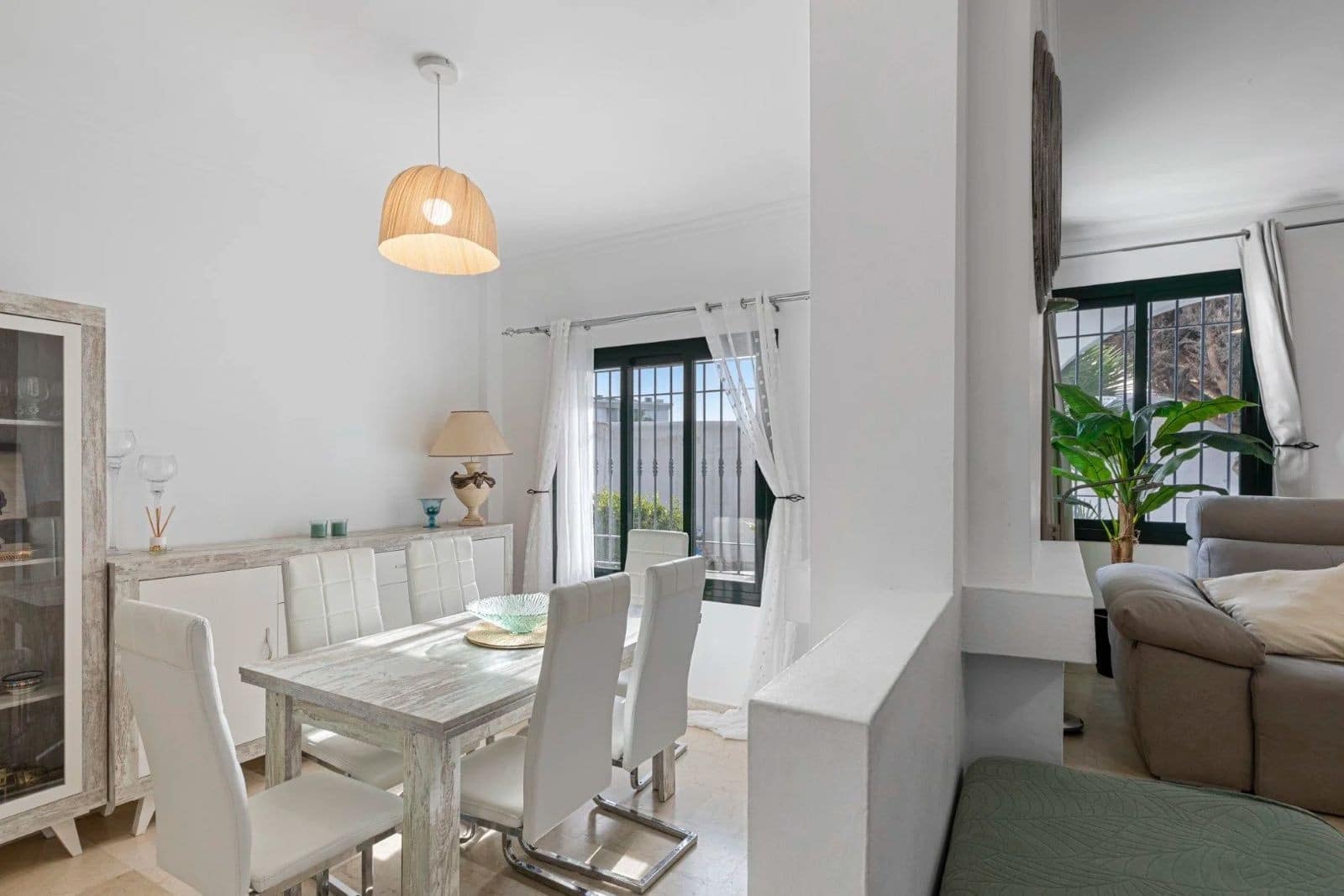 3 bedroom Villa for sale in La Duquesa / Puerto de la Duquesa with pool garage - € 540,000 (Ref: 9616373)