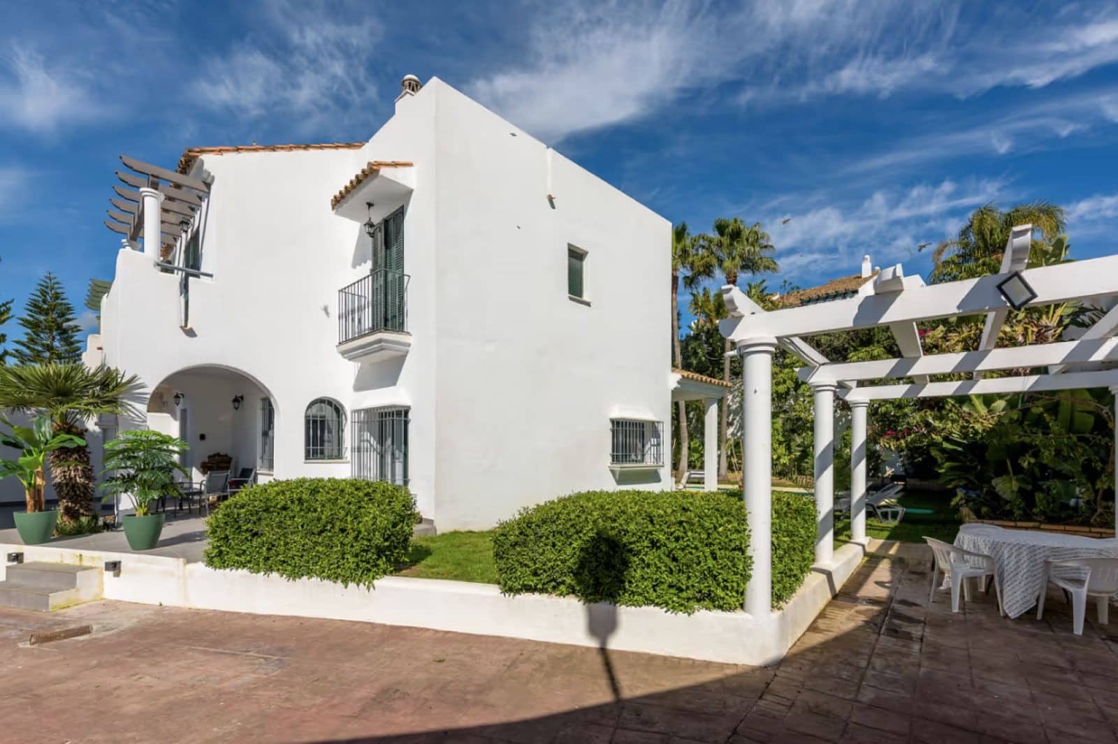 3 bedroom Villa for sale in La Duquesa / Puerto de la Duquesa with pool garage - € 540,000 (Ref: 9616373)