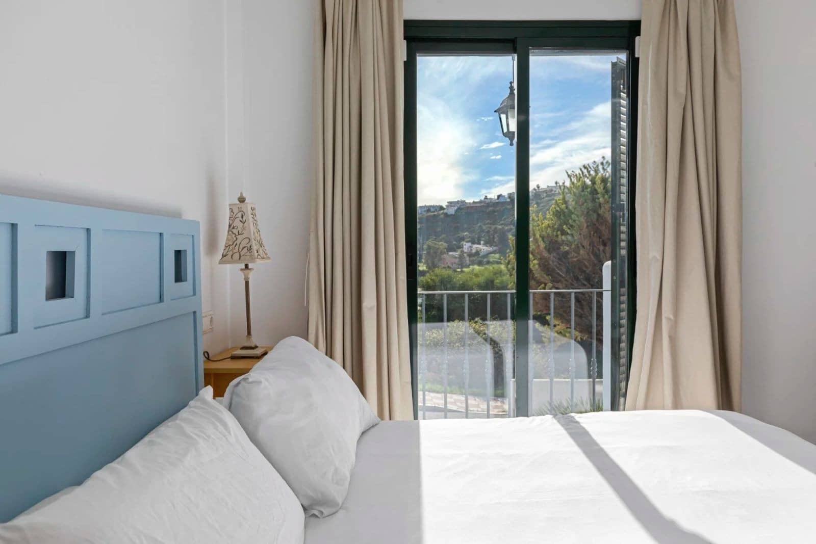 3 bedroom Villa for sale in La Duquesa / Puerto de la Duquesa with pool garage - € 540,000 (Ref: 9616373)