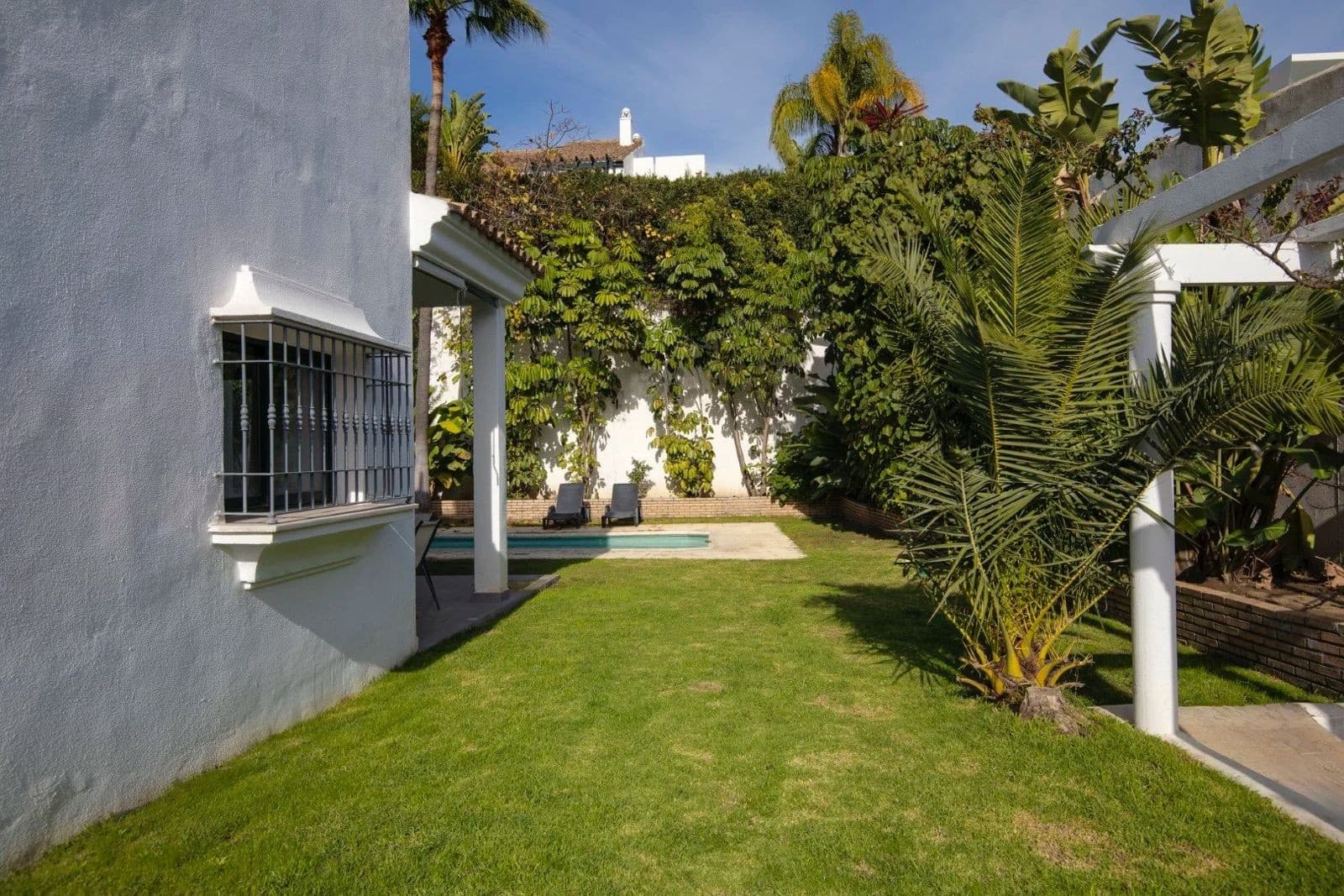 3 bedroom Villa for sale in La Duquesa / Puerto de la Duquesa with pool garage - € 540,000 (Ref: 9616373)