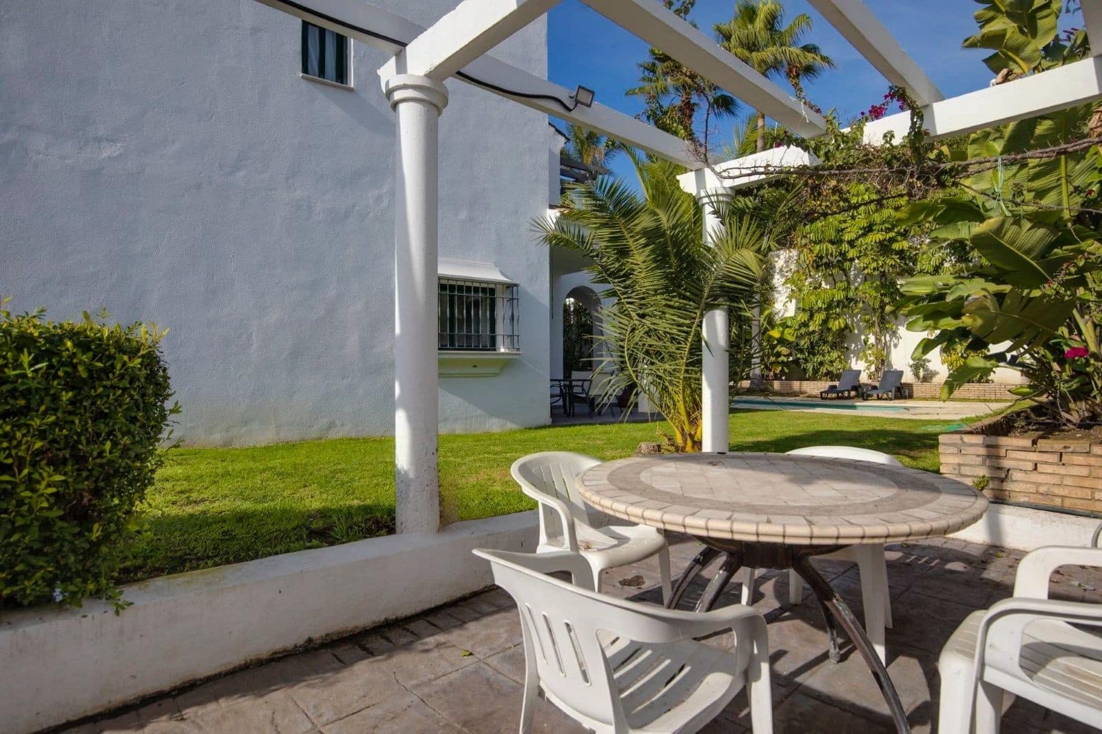 3 bedroom Villa for sale in La Duquesa / Puerto de la Duquesa with pool garage - € 540,000 (Ref: 9616373)