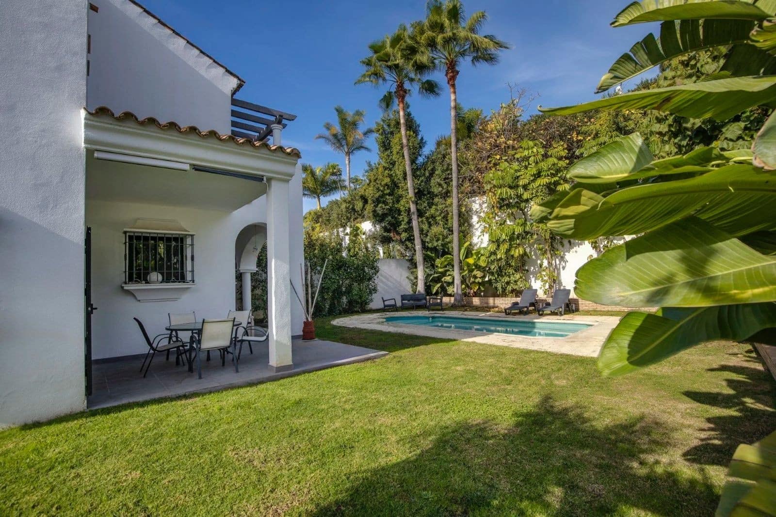 3 bedroom Villa for sale in La Duquesa / Puerto de la Duquesa with pool garage - € 540,000 (Ref: 9616373)