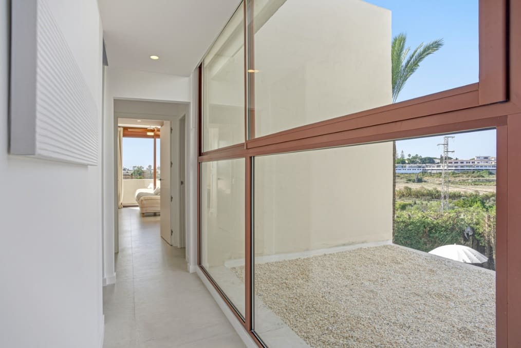 5 sovrum Villa till salu i Marbella med pool garage - 849 000 € (Ref: 9616376)