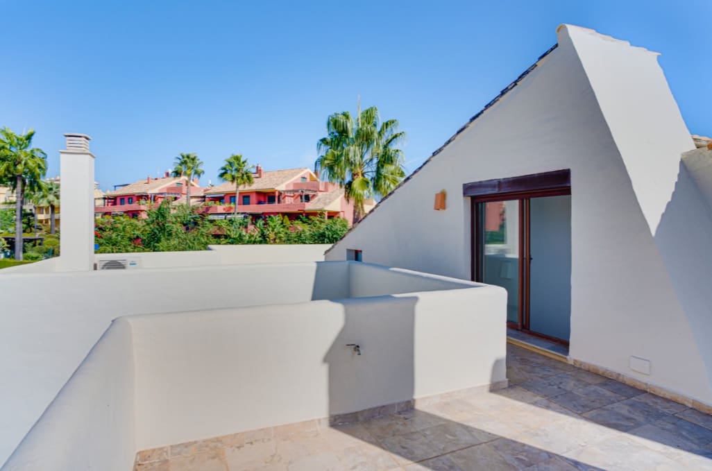 5 sovrum Villa till salu i Marbella med pool garage - 849 000 € (Ref: 9616376)