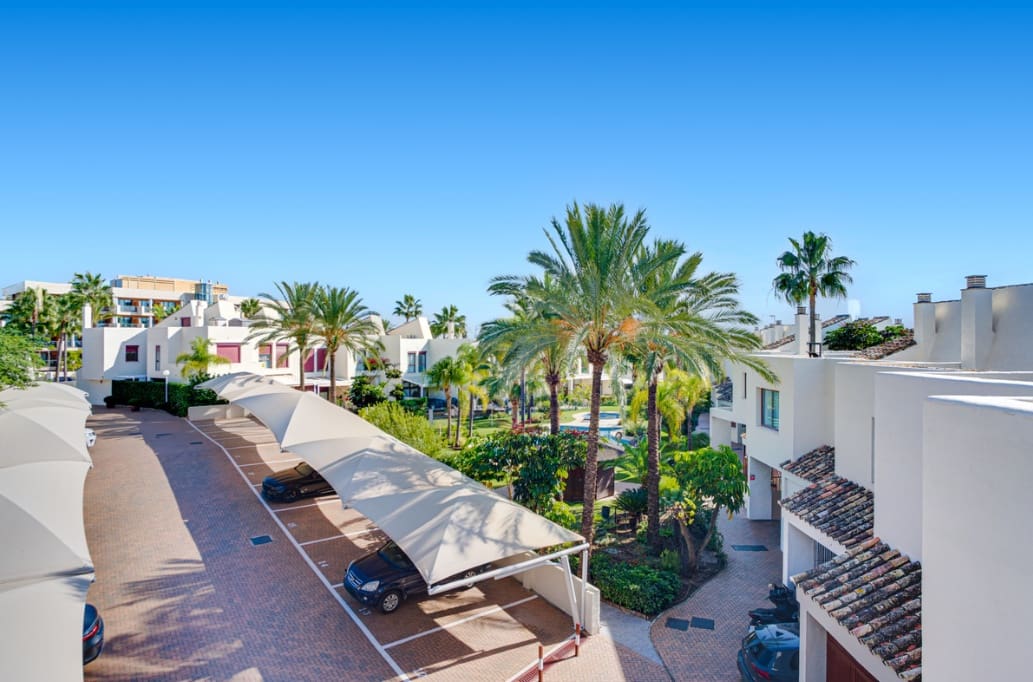 5 sovrum Villa till salu i Marbella med pool garage - 849 000 € (Ref: 9616376)