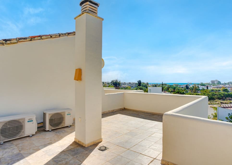 5 sovrum Villa till salu i Marbella med pool garage - 849 000 € (Ref: 9616376)