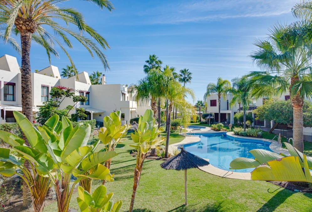 5 sovrum Villa till salu i Marbella med pool garage - 849 000 € (Ref: 9616376)