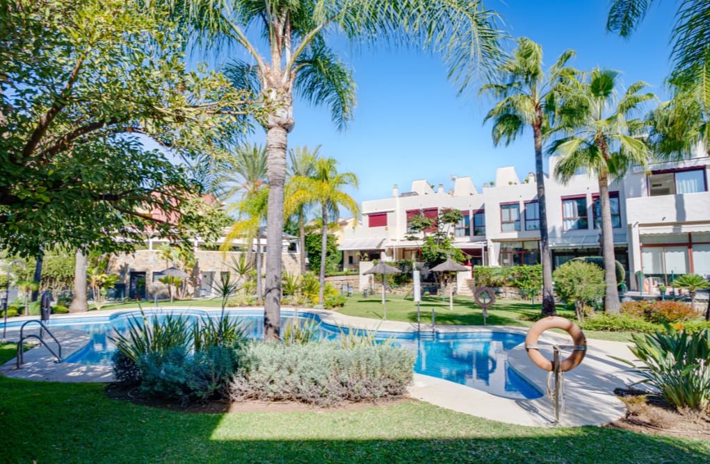 5 sovrum Villa till salu i Marbella med pool garage - 849 000 € (Ref: 9616376)