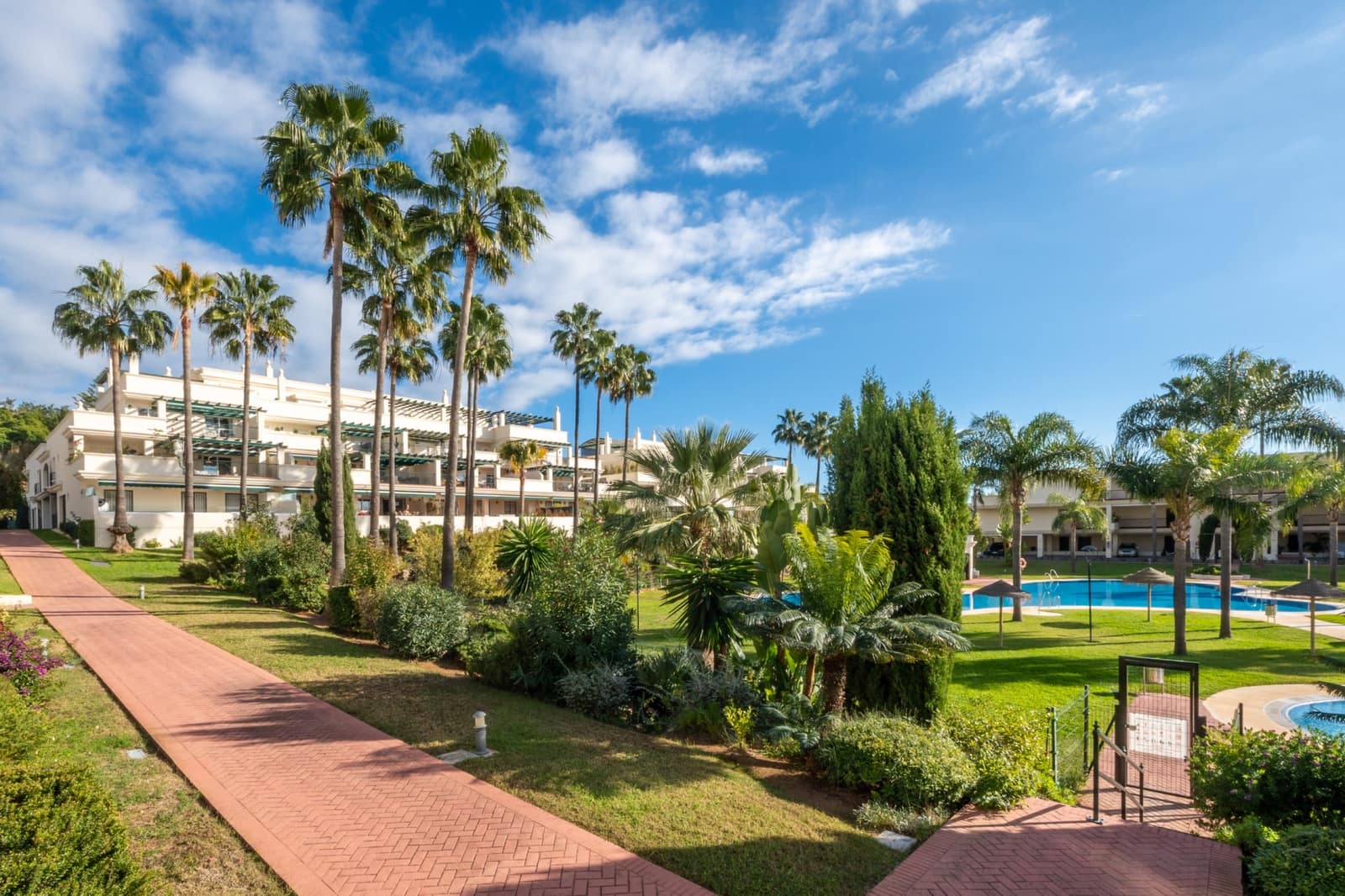 2 bedroom Apartment for sale in Marbella with pool - € 549,000 (Ref: 9616381)