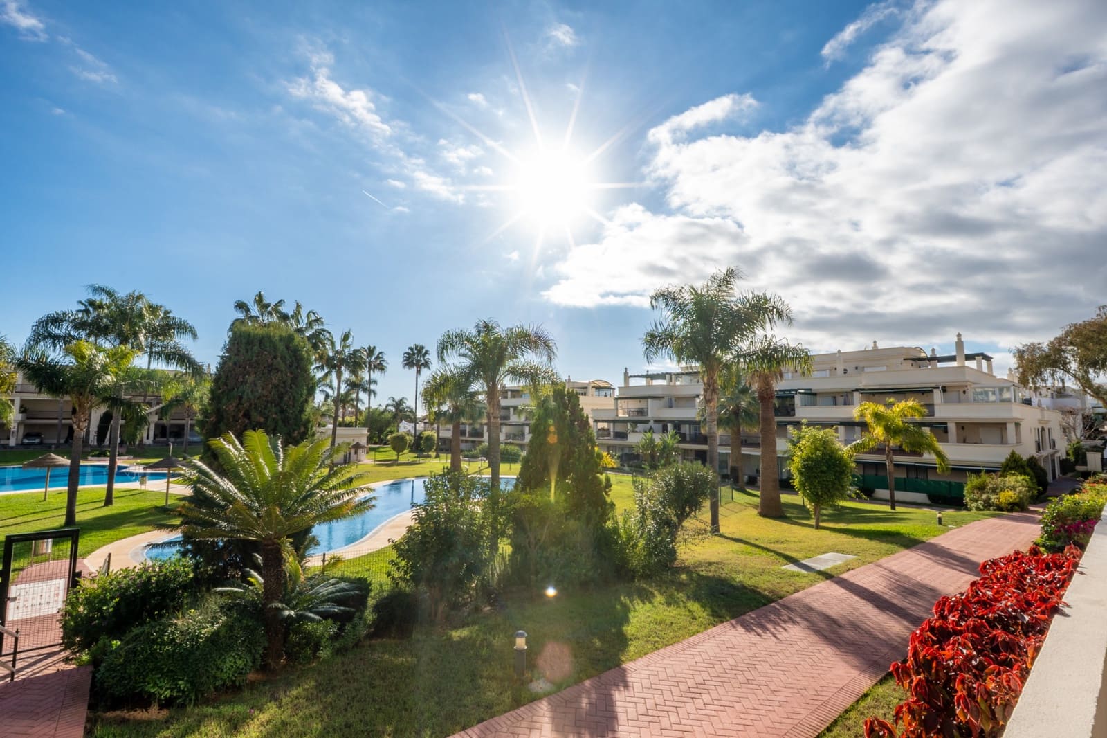 2 bedroom Apartment for sale in Marbella with pool - € 549,000 (Ref: 9616381)