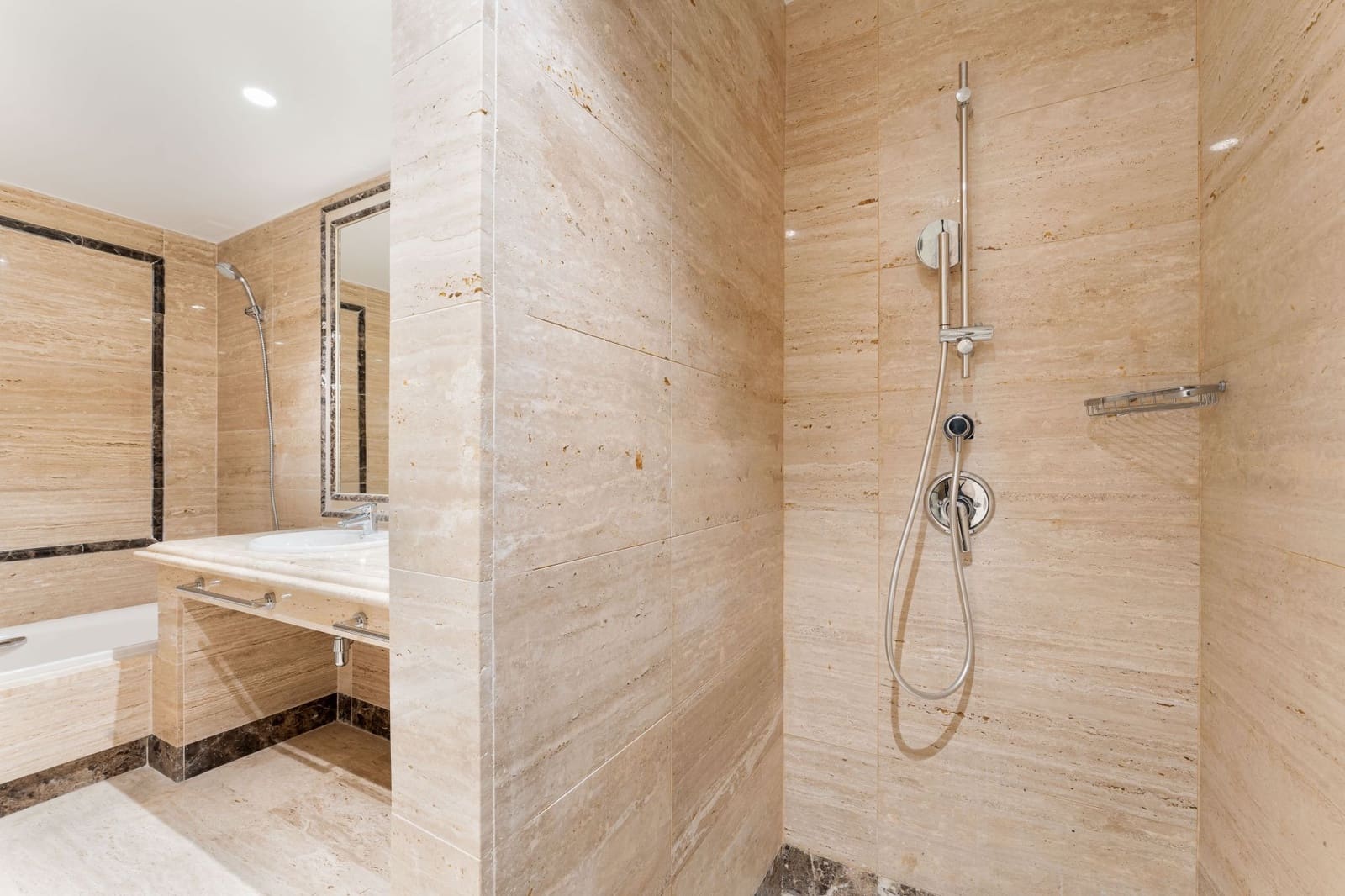 3 Zimmer Apartment zu verkaufen in Marbella mit Pool Garage - 1.195.000 € (Ref: 9616382)