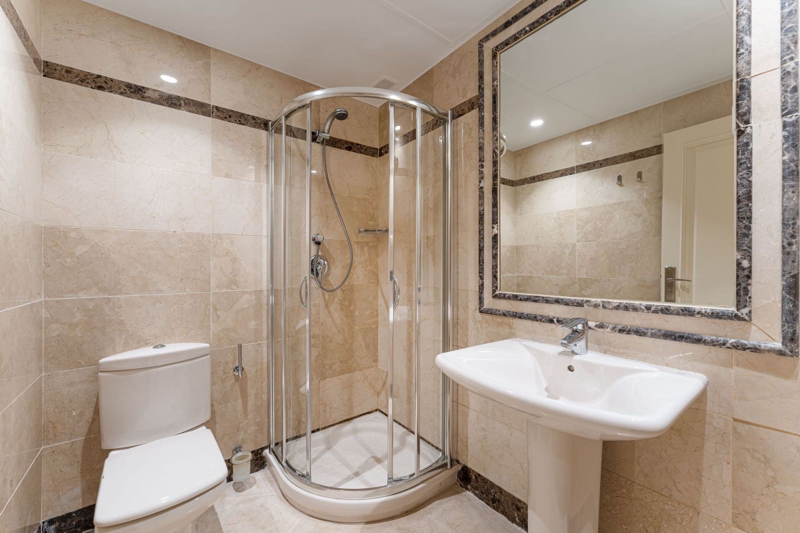 3 Zimmer Apartment zu verkaufen in Marbella mit Pool Garage - 1.195.000 € (Ref: 9616382)