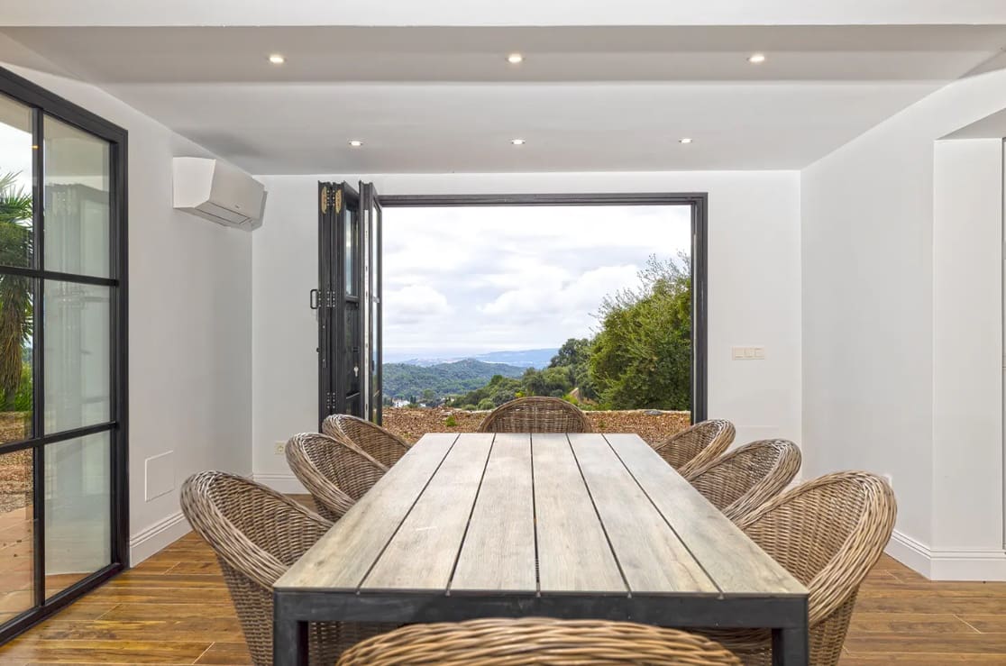 5 bedroom Villa for sale in Casares with pool garage - € 1,550,000 (Ref: 9616383)