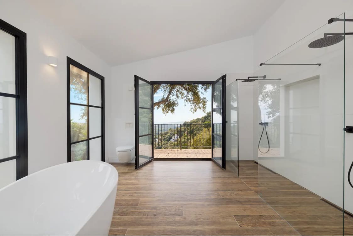 5 bedroom Villa for sale in Casares with pool garage - € 1,550,000 (Ref: 9616383)