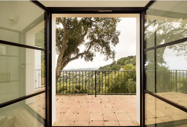 5 slaapkamer Villa te koop in Casares met zwembad garage - € 1.550.000 (Ref: 9616383)