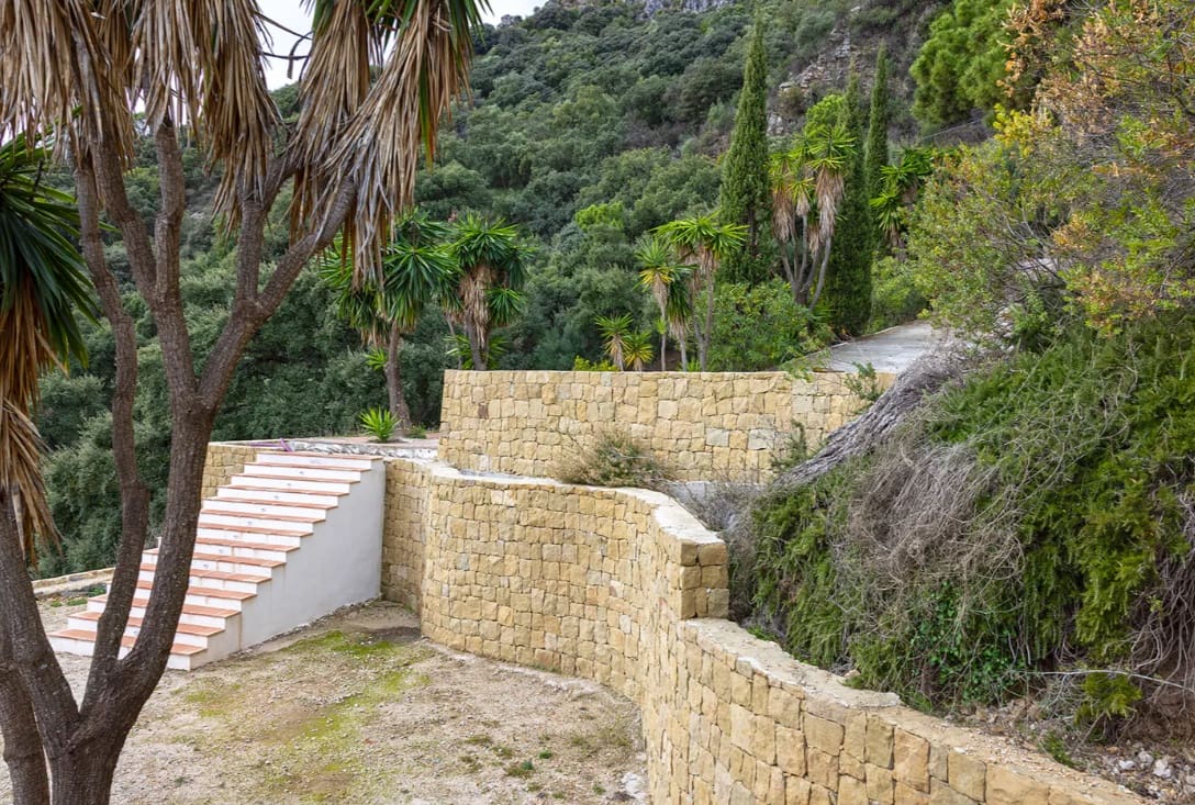 5 bedroom Villa for sale in Casares with pool garage - € 1,550,000 (Ref: 9616383)