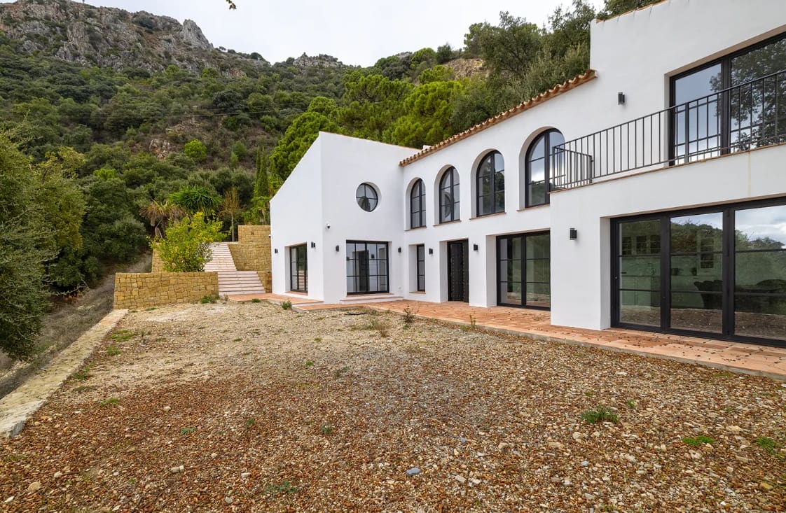 5 bedroom Villa for sale in Casares with pool garage - € 1,550,000 (Ref: 9616383)