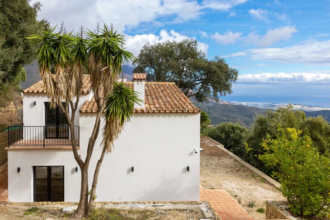 5 bedroom Villa for sale in Casares with pool garage - € 1,550,000 (Ref: 9616383)