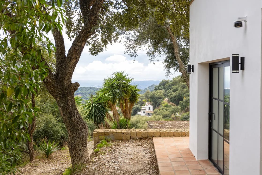 5 bedroom Villa for sale in Casares with pool garage - € 1,550,000 (Ref: 9616383)