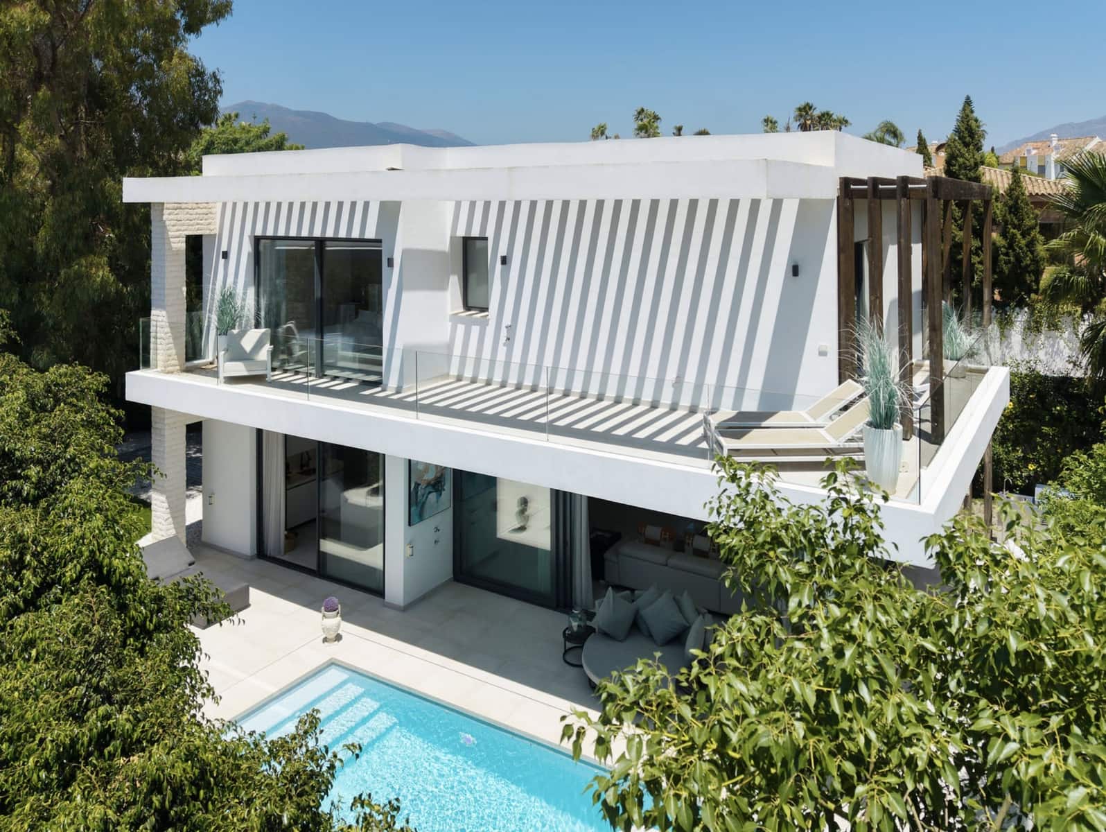 4 sovrum Villa till salu i Marbella med pool - 1 825 000 € (Ref: 9616385)