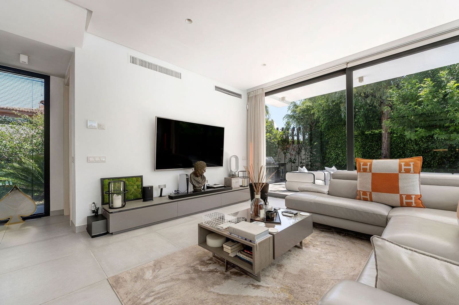 4 bedroom Villa for sale in Marbella with pool - € 1,825,000 (Ref: 9616385)