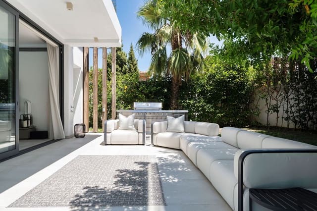 4 soveværelse Villa til salg i Marbella med swimmingpool - € 1.825.000 (Ref: 9616385)
