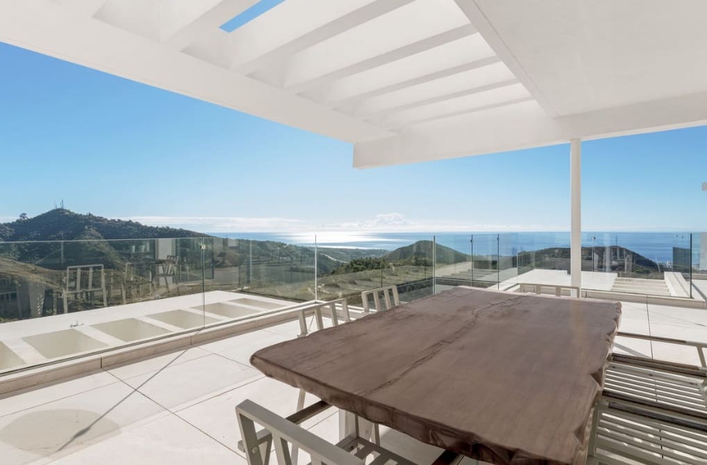 3 soverom Penthouse til salgs i Marbella med svømmebasseng garasje - € 1 775 000 (Ref: 9616386)