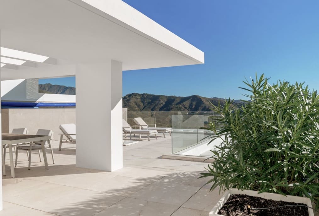 3 soverom Penthouse til salgs i Marbella med svømmebasseng garasje - € 1 775 000 (Ref: 9616386)