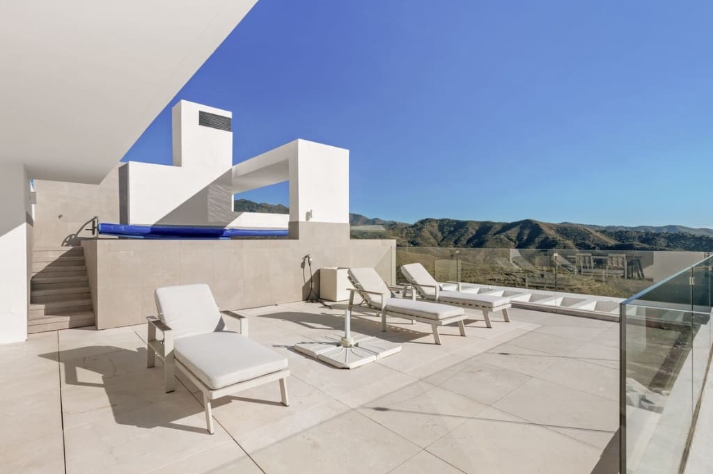 3 soverom Penthouse til salgs i Marbella med svømmebasseng garasje - € 1 775 000 (Ref: 9616386)