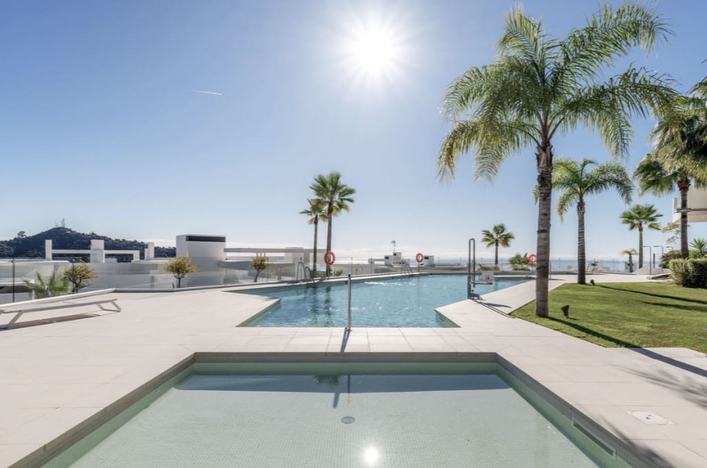 3 soverom Penthouse til salgs i Marbella med svømmebasseng garasje - € 1 775 000 (Ref: 9616386)