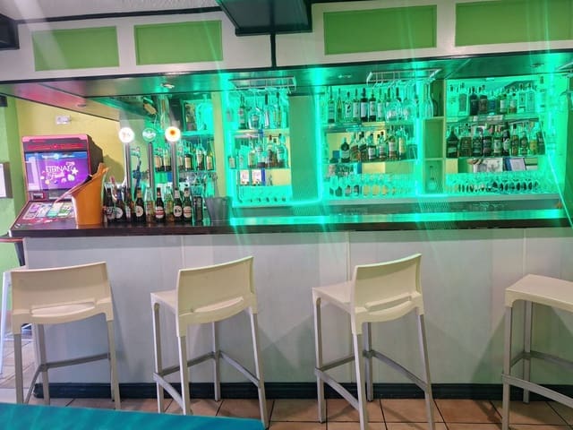 Kaupallinen myytävänä paikassa Marbella - 60 000 € (Ref: 9616388)