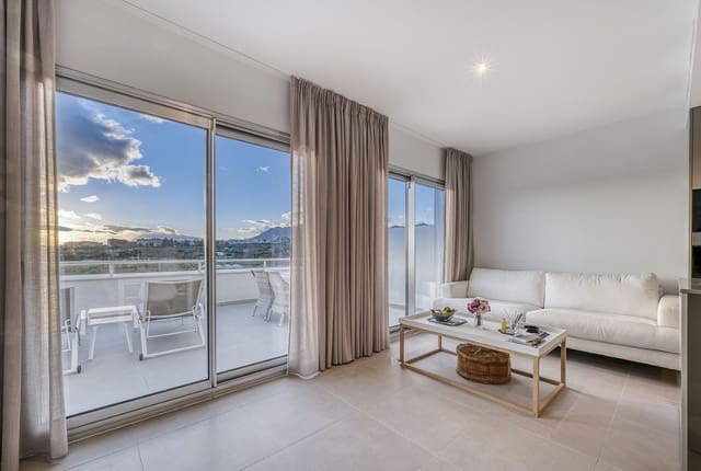 3 chambre Penthouse à vendre à Marbella avec piscine garage - 530 000 € (Ref: 9616389)