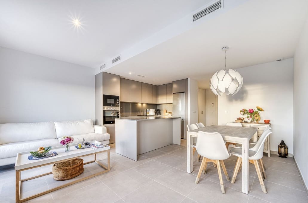 3 sypialnia Penthouse na sprzedaż w Marbella z basenem garażem - 485 000 € (Ref: 9616389)