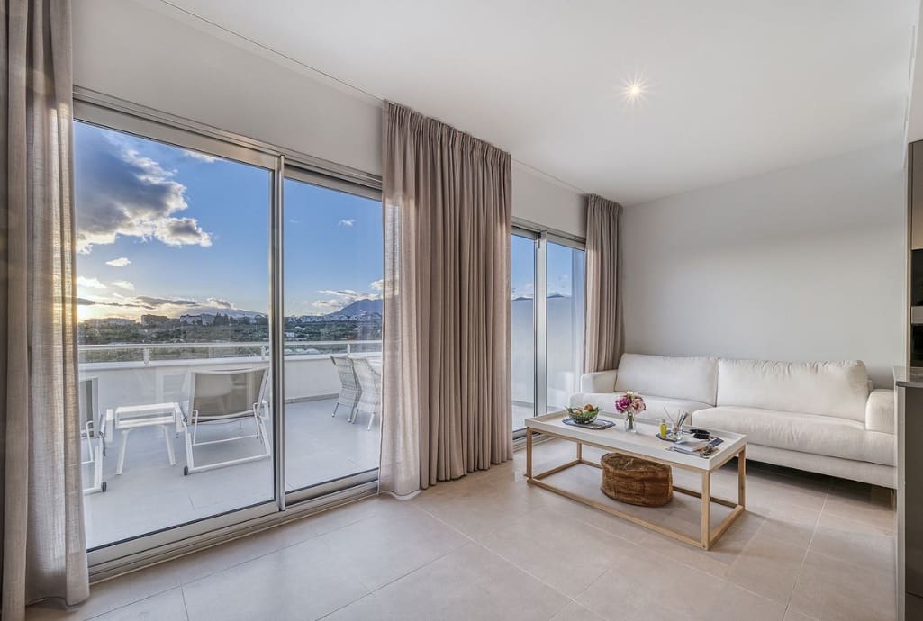 3 sypialnia Penthouse na sprzedaż w Marbella z basenem garażem - 485 000 € (Ref: 9616389)